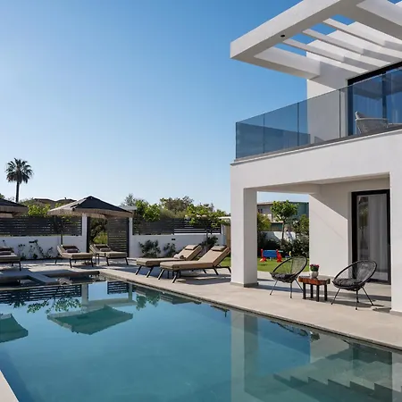 Nosel Villa, A Design Retreat With Iconic Pool, By Thinkvilla 别墅