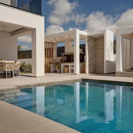 Nosel Villa, A Design Retreat With Iconic Pool, By Thinkvilla 别墅 扎金索斯镇
