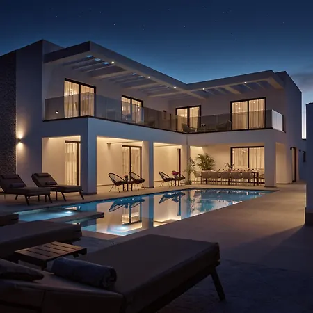 别墅 Nosel Villa, A Design Retreat With Iconic Pool, By Thinkvilla