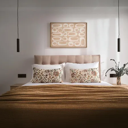 别墅 Nosel Villa, A Design Retreat With Iconic Pool, By Thinkvilla